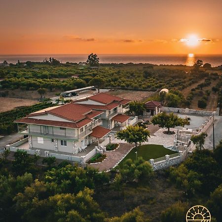 Terra Helios Suites & Studios Kyparissia Buitenkant foto