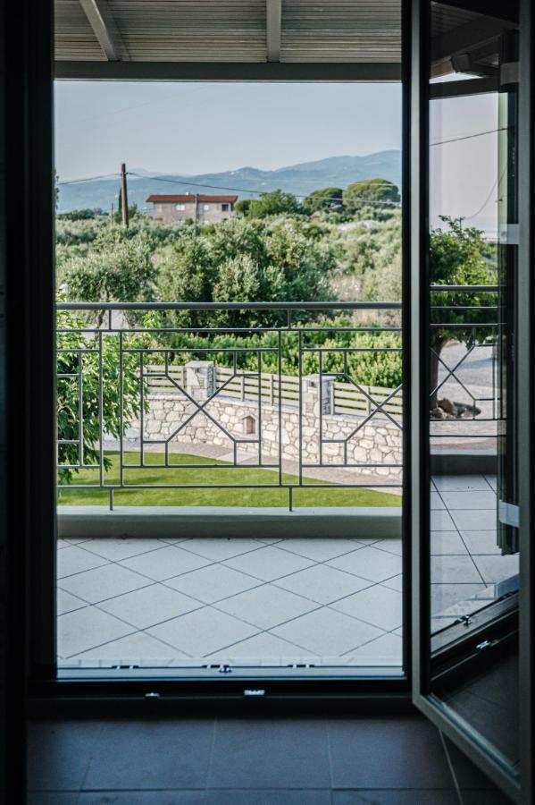 Terra Helios Suites & Studios Kyparissia Buitenkant foto