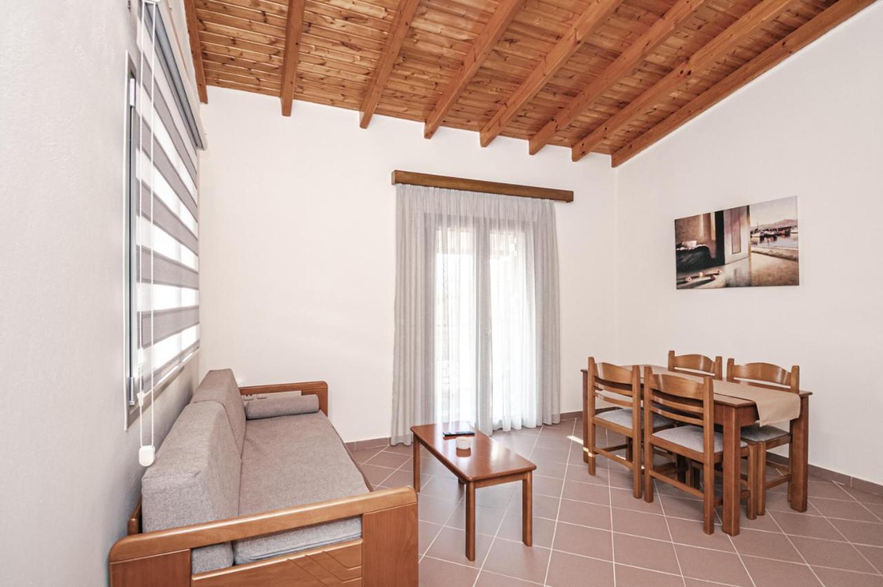 Terra Helios Suites & Studios Kyparissia Buitenkant foto