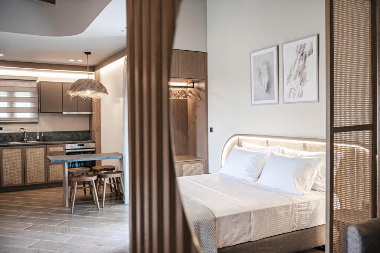 Terra Helios Suites & Studios Kyparissia Buitenkant foto