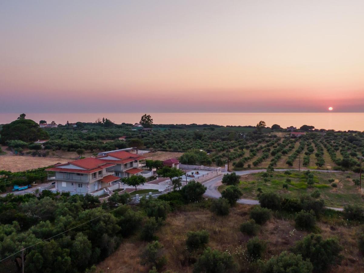 Terra Helios Suites & Studios Kyparissia Buitenkant foto