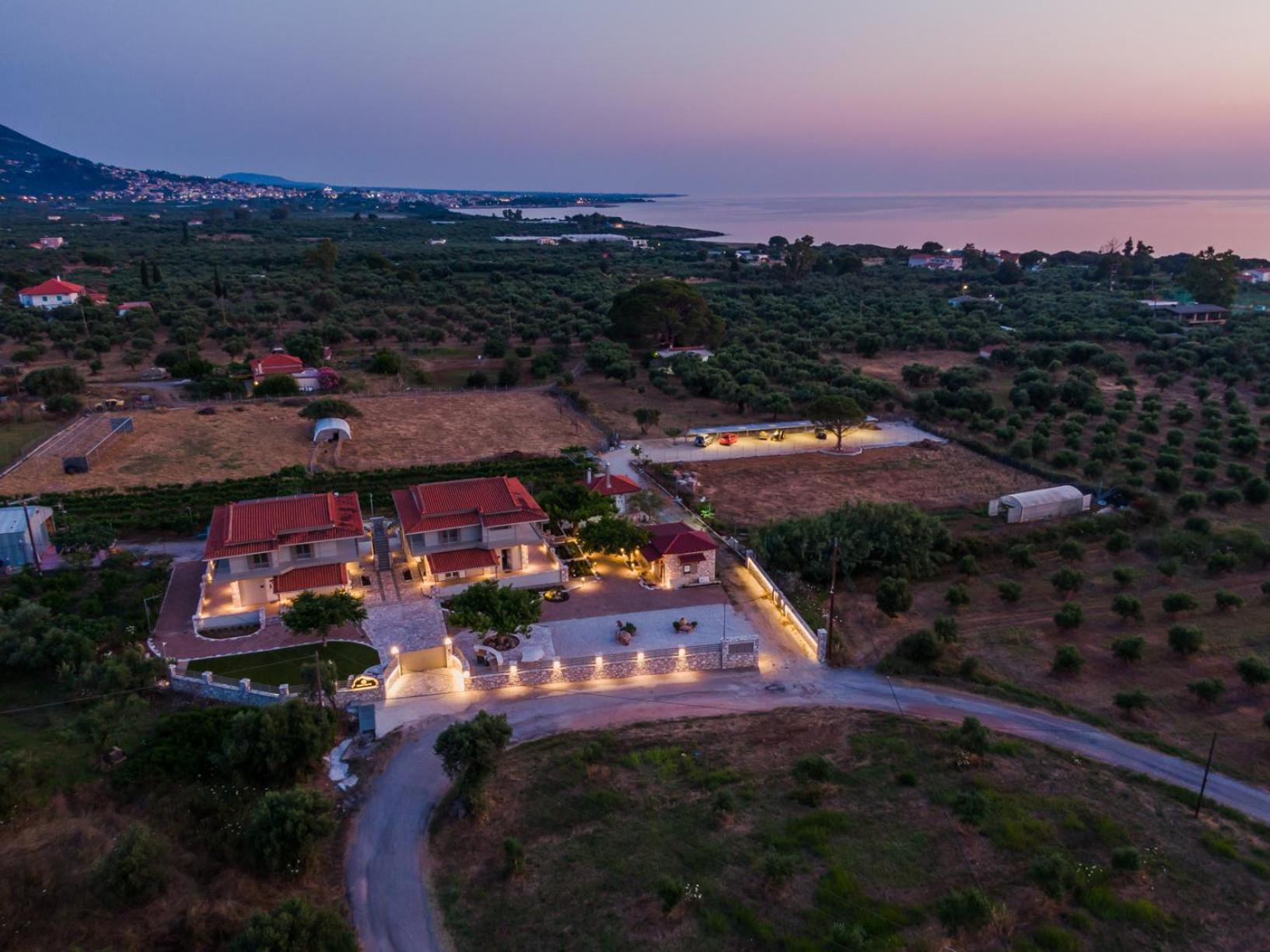 Terra Helios Suites & Studios Kyparissia Buitenkant foto