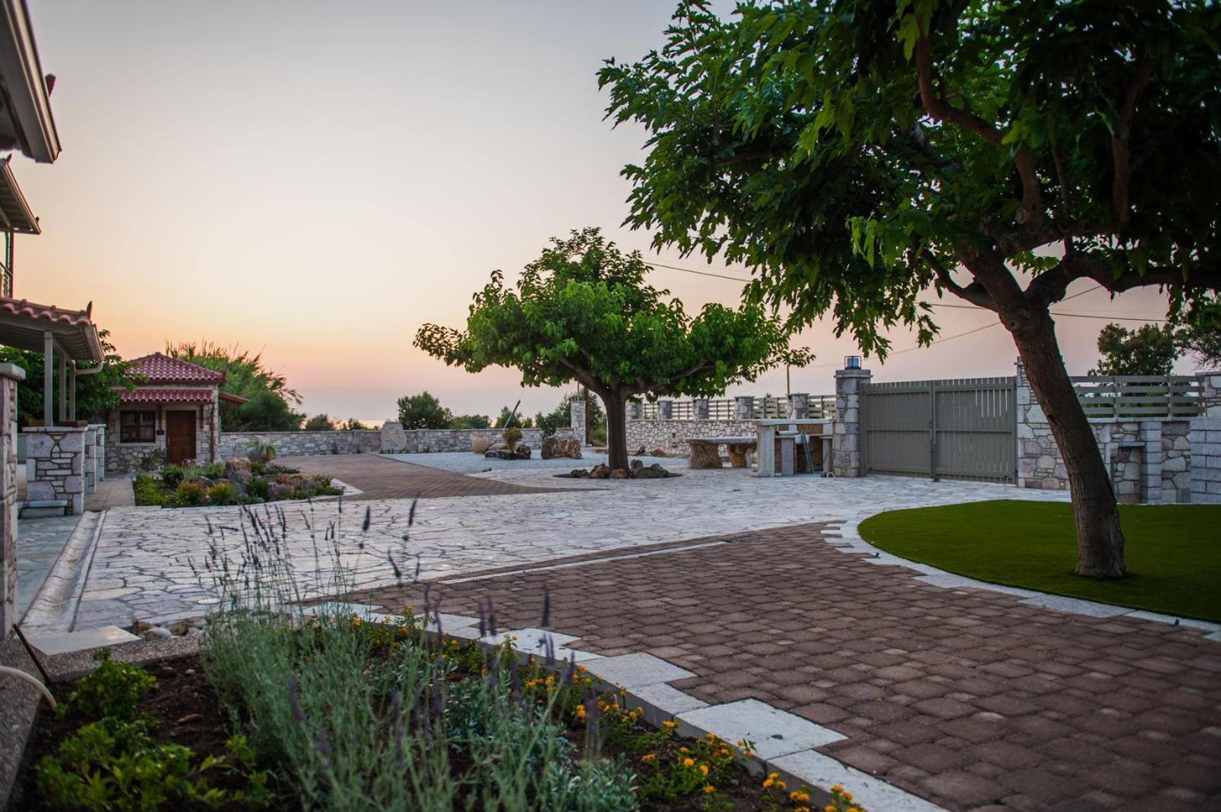 Terra Helios Suites & Studios Kyparissia Buitenkant foto