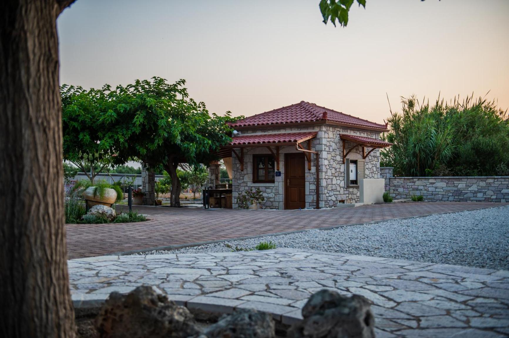 Terra Helios Suites & Studios Kyparissia Buitenkant foto