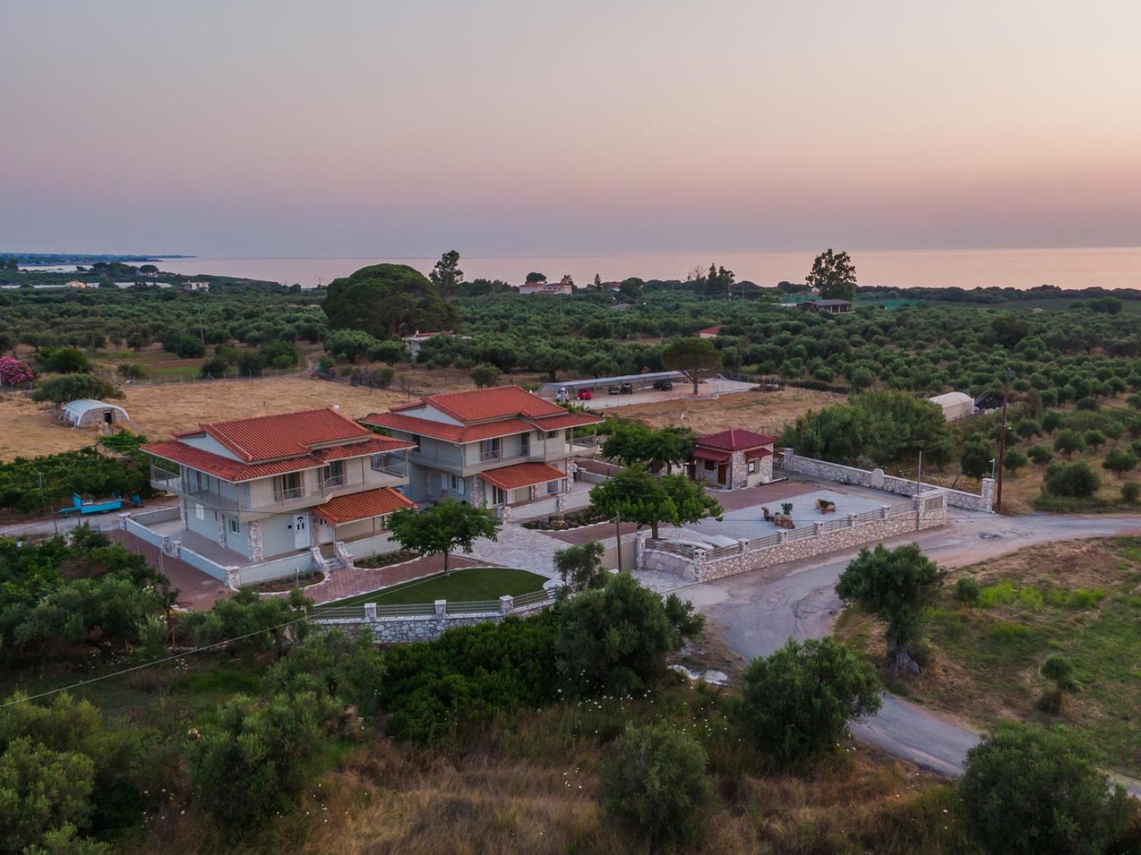 Terra Helios Suites & Studios Kyparissia Buitenkant foto