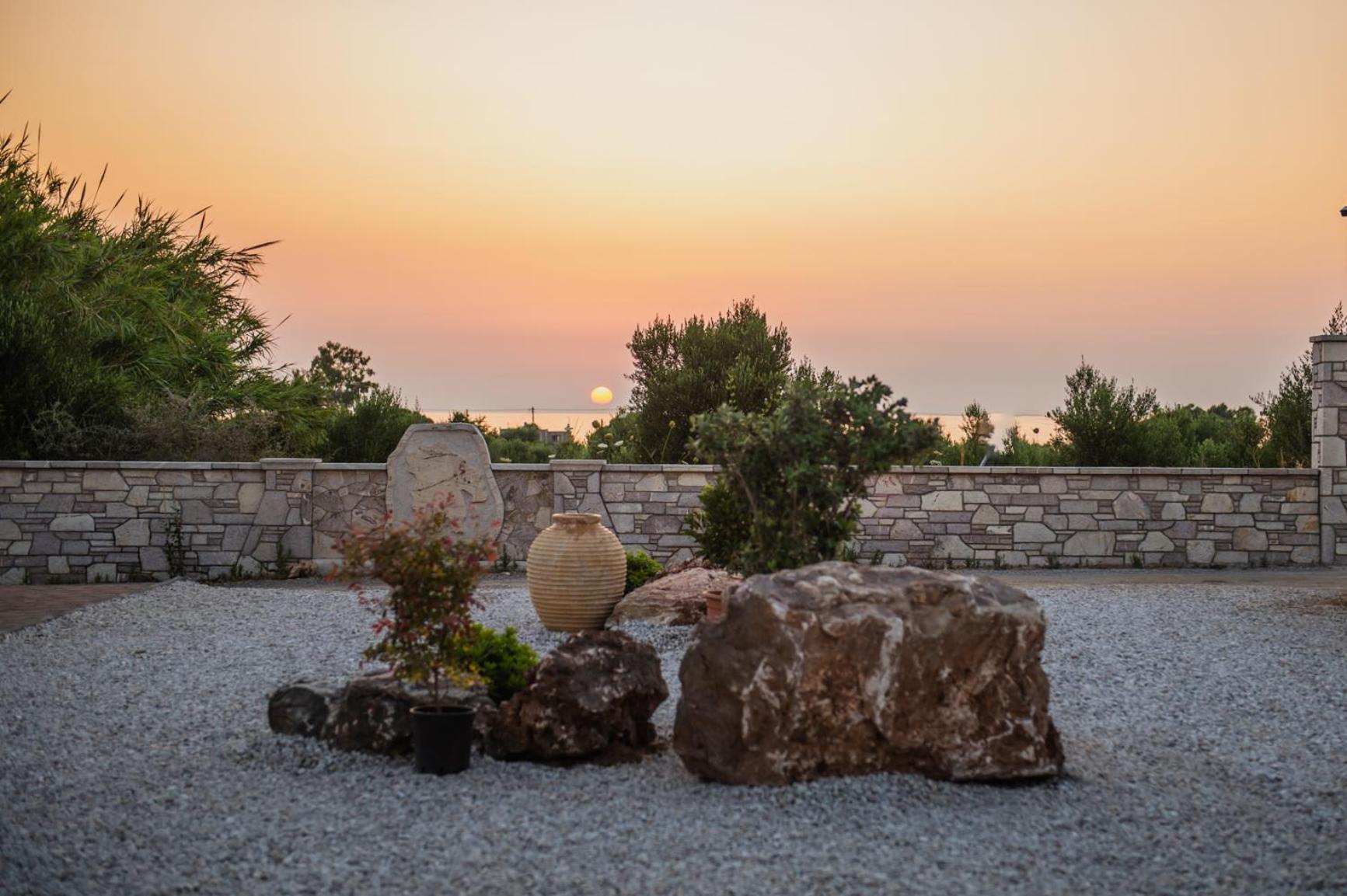 Terra Helios Suites & Studios Kyparissia Buitenkant foto