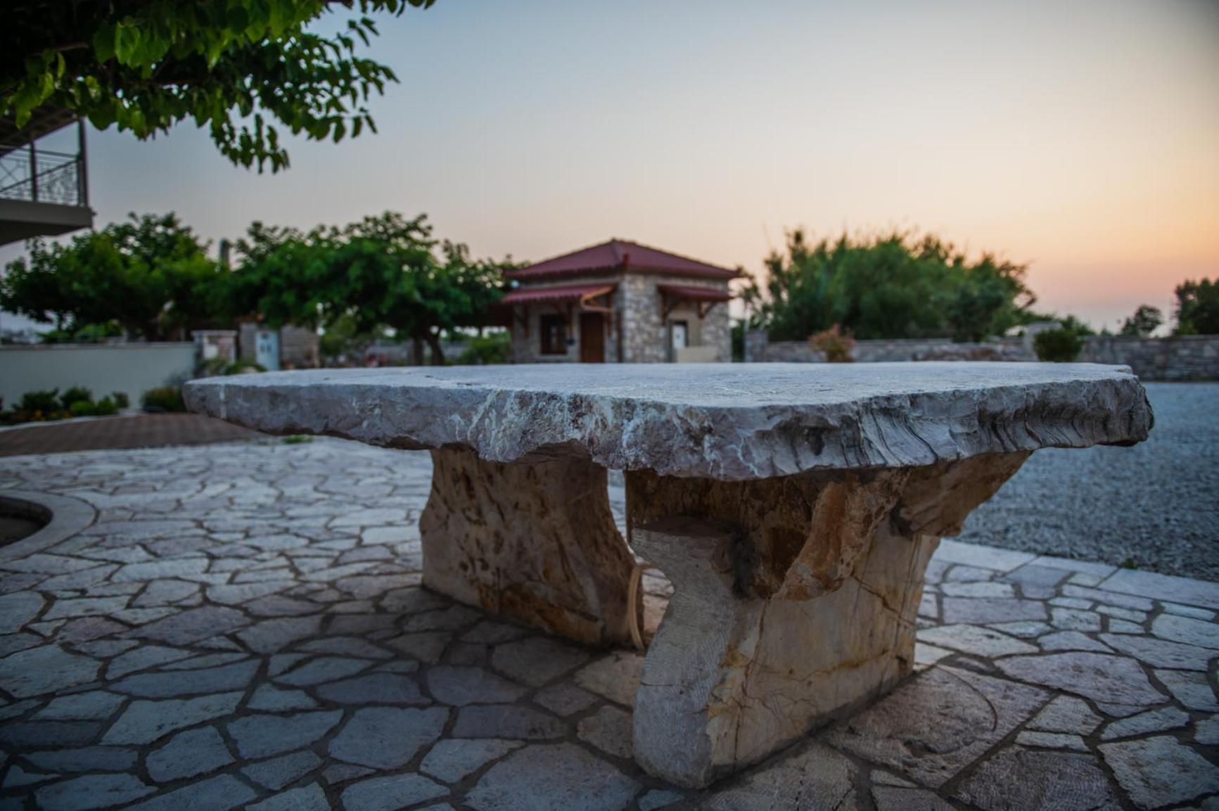 Terra Helios Suites & Studios Kyparissia Buitenkant foto