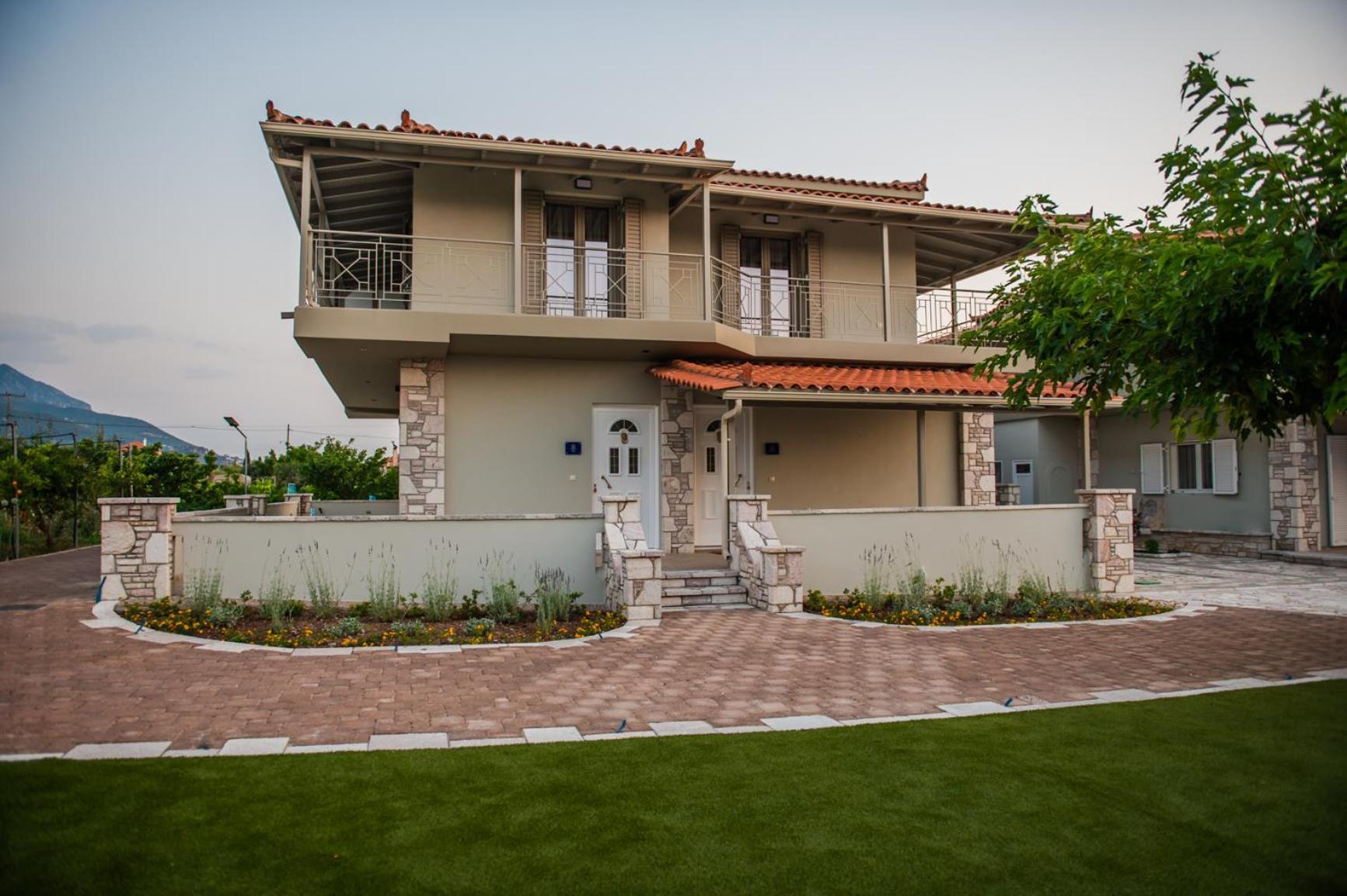 Terra Helios Suites & Studios Kyparissia Buitenkant foto
