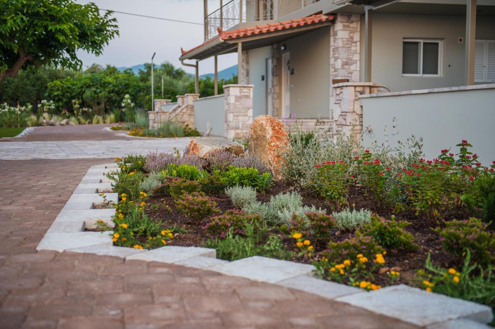 Terra Helios Suites & Studios Kyparissia Buitenkant foto