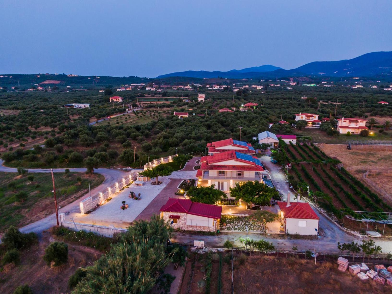 Terra Helios Suites & Studios Kyparissia Buitenkant foto
